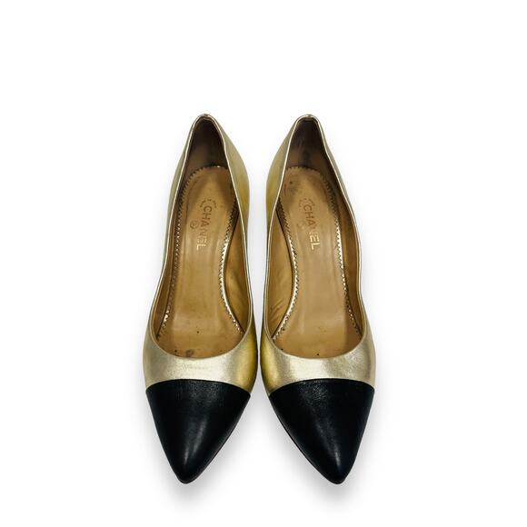CHANEL Gold/Black Metallic Leather Cap Toe CC Logo Two Tone Pump Heels 37 US 7 - Picture 2 of 8